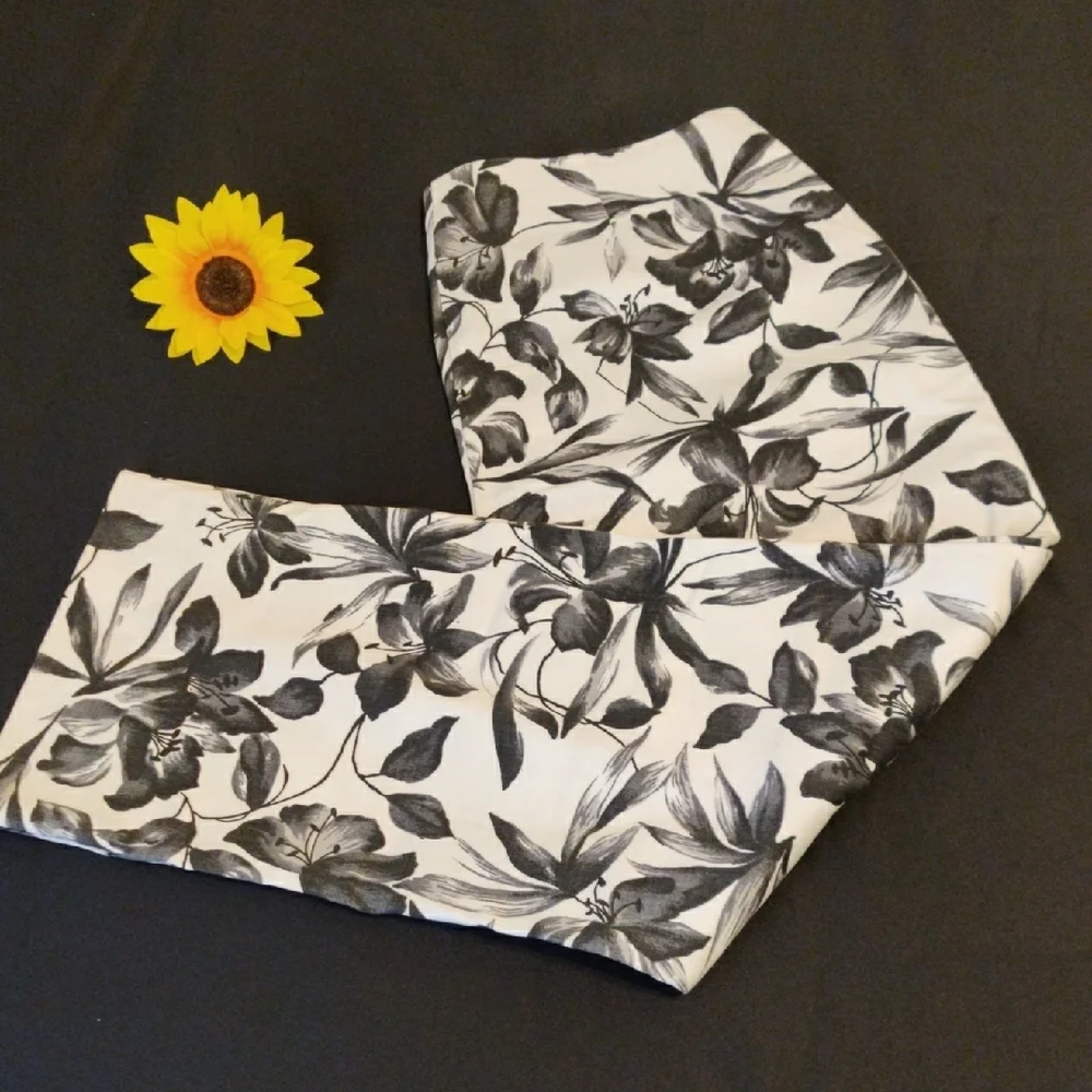 Erik Stewart. Floral Black and White Pants - Picture 9 of 9